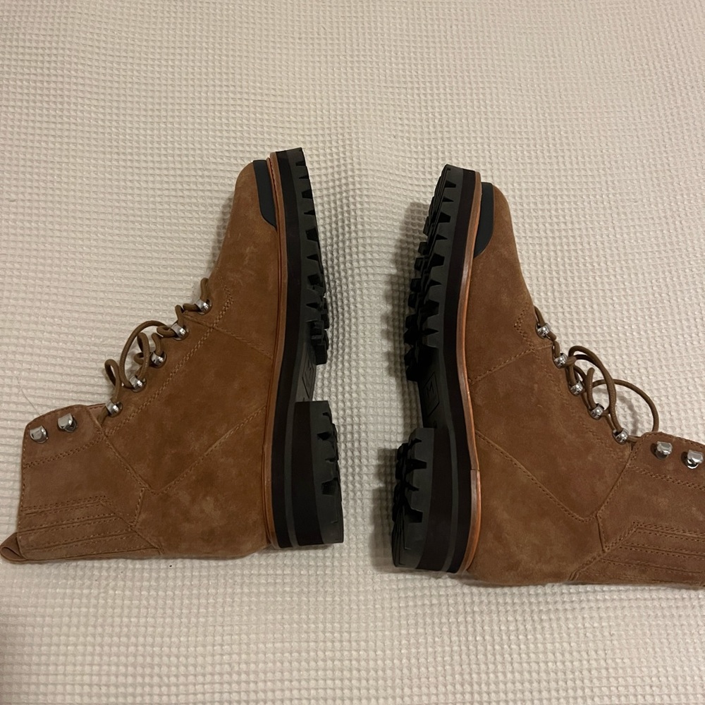 IZZIE Lugsole ankle boot - suede